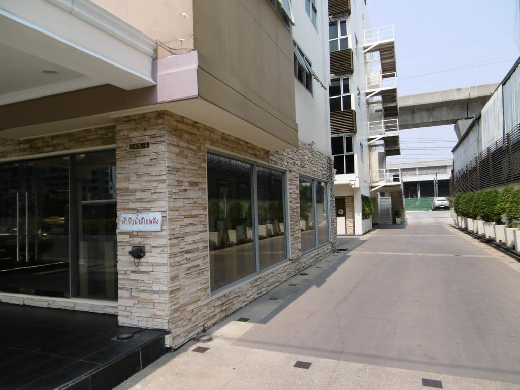 The Green Bells Bangkok Exterior photo